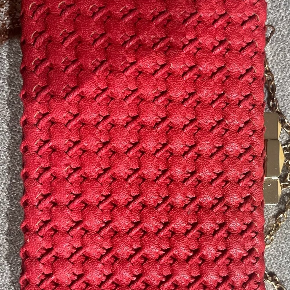 Woven clutch
